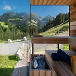 Chalet Mountain Hide-away *